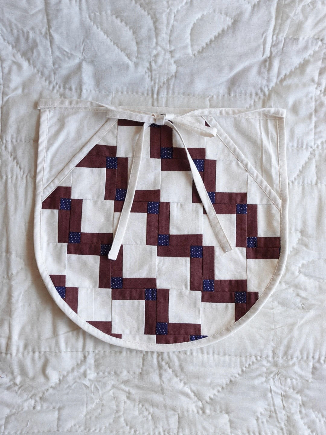 【HOUSE QUILT】 / APRON（ROUND）＜STEP BLOCK＞　※受注生産アイテムとなります。