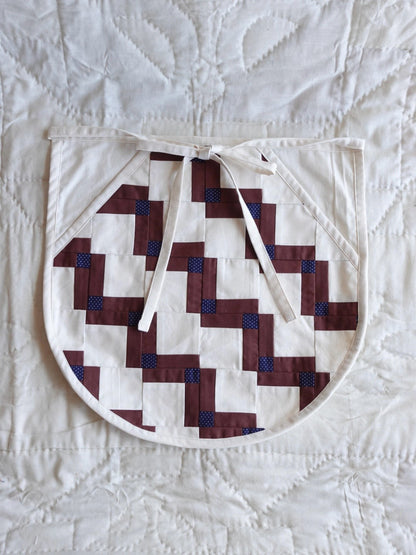 【HOUSE QUILT】 / APRON（ROUND）＜STEP BLOCK＞　※受注生産アイテムとなります。