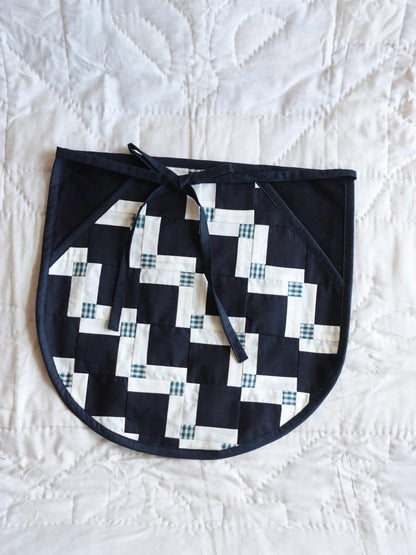 【HOUSE QUILT】 / APRON（ROUND）＜STEP BLOCK＞　※受注生産アイテムとなります。