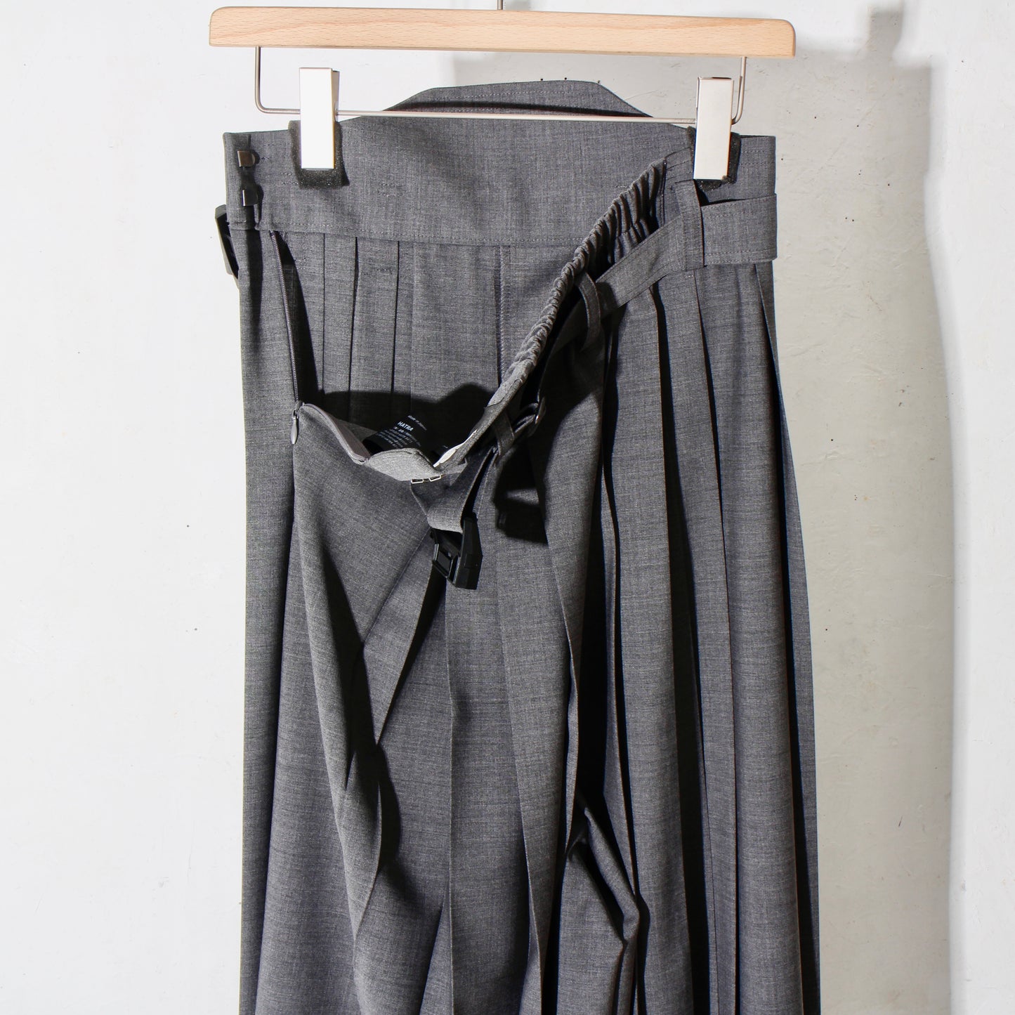 Hak_Pleats_pants / grey