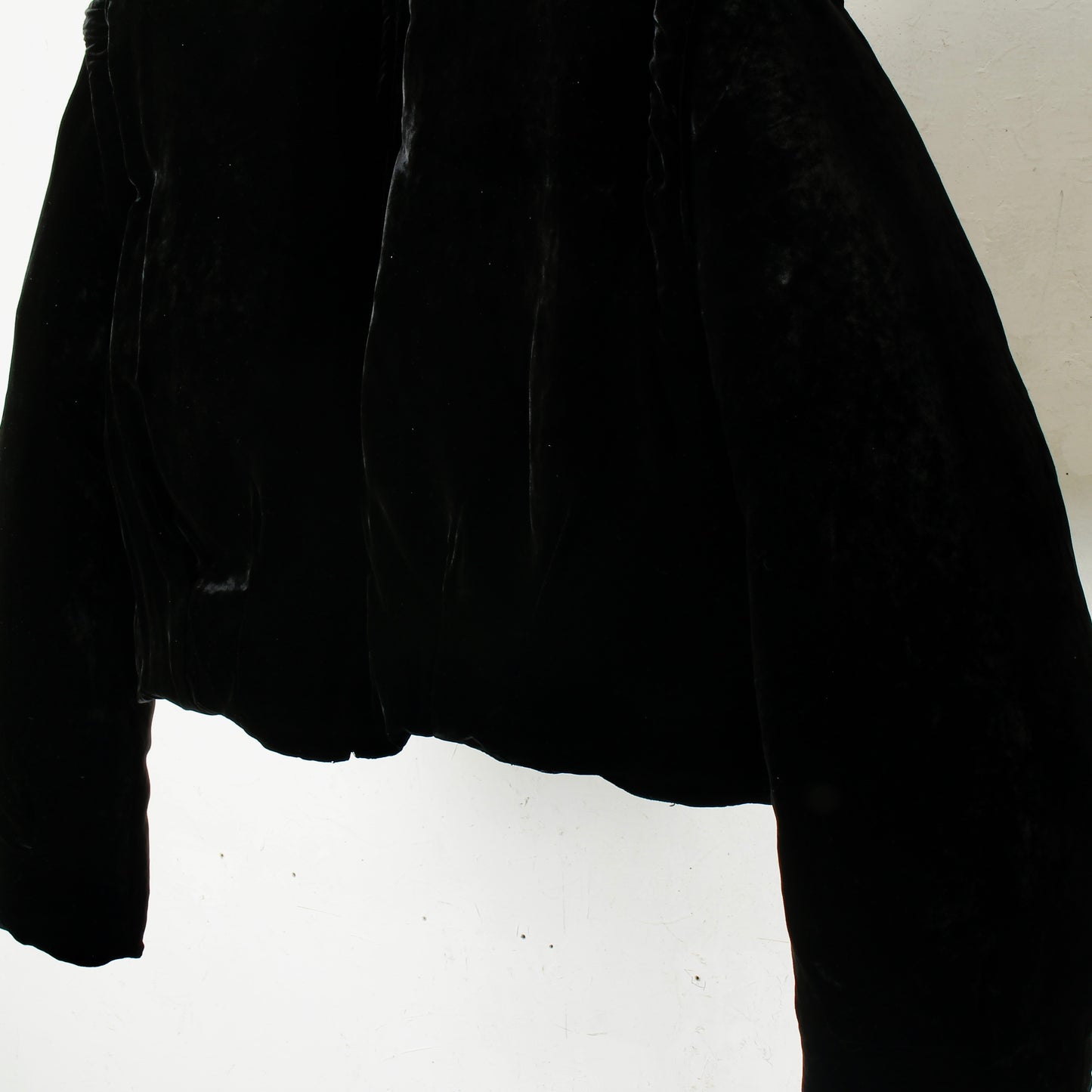 VELVET PUFFER JACKET / BLACK