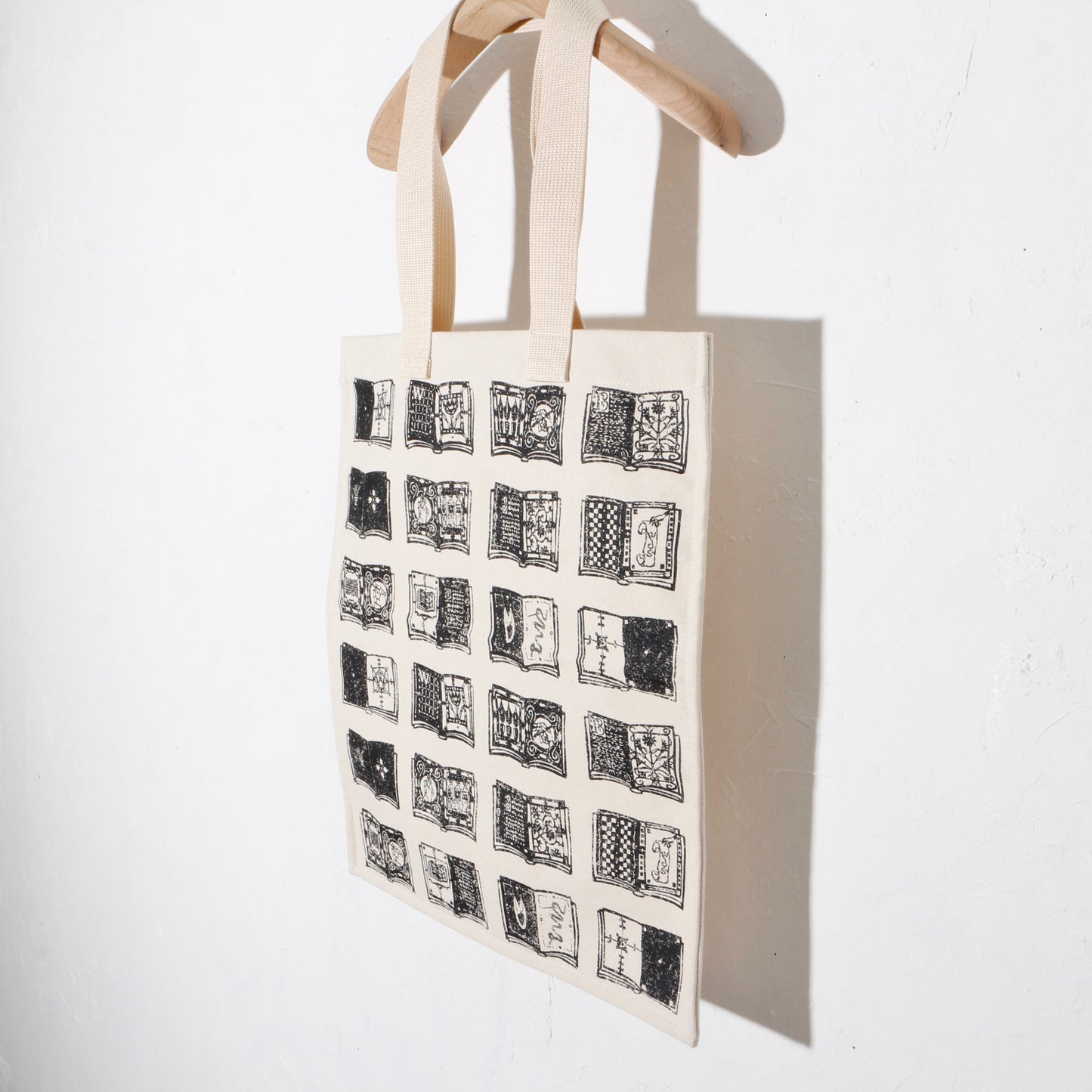 written by /TOTE BAG flat