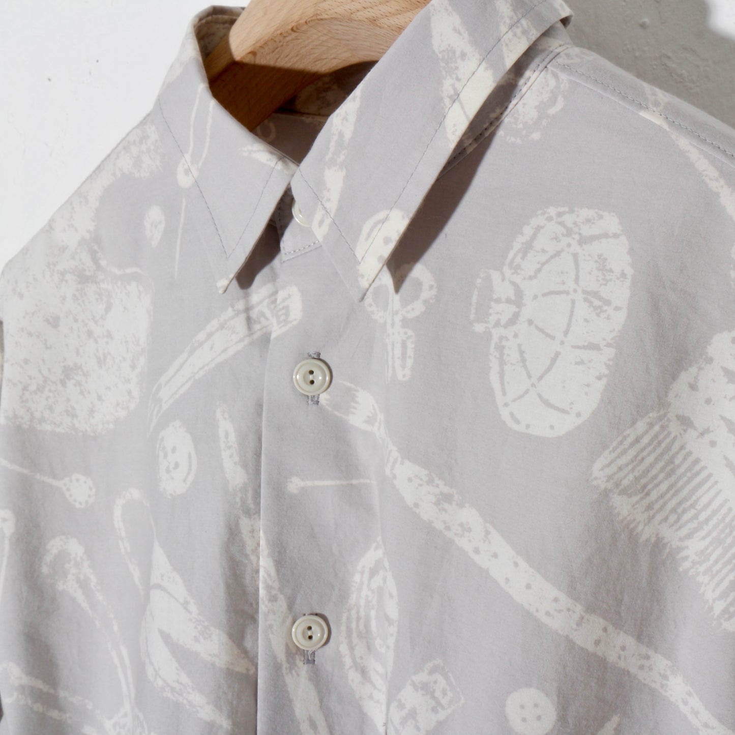 written by /TOOLS DISCHARGE SHIRT