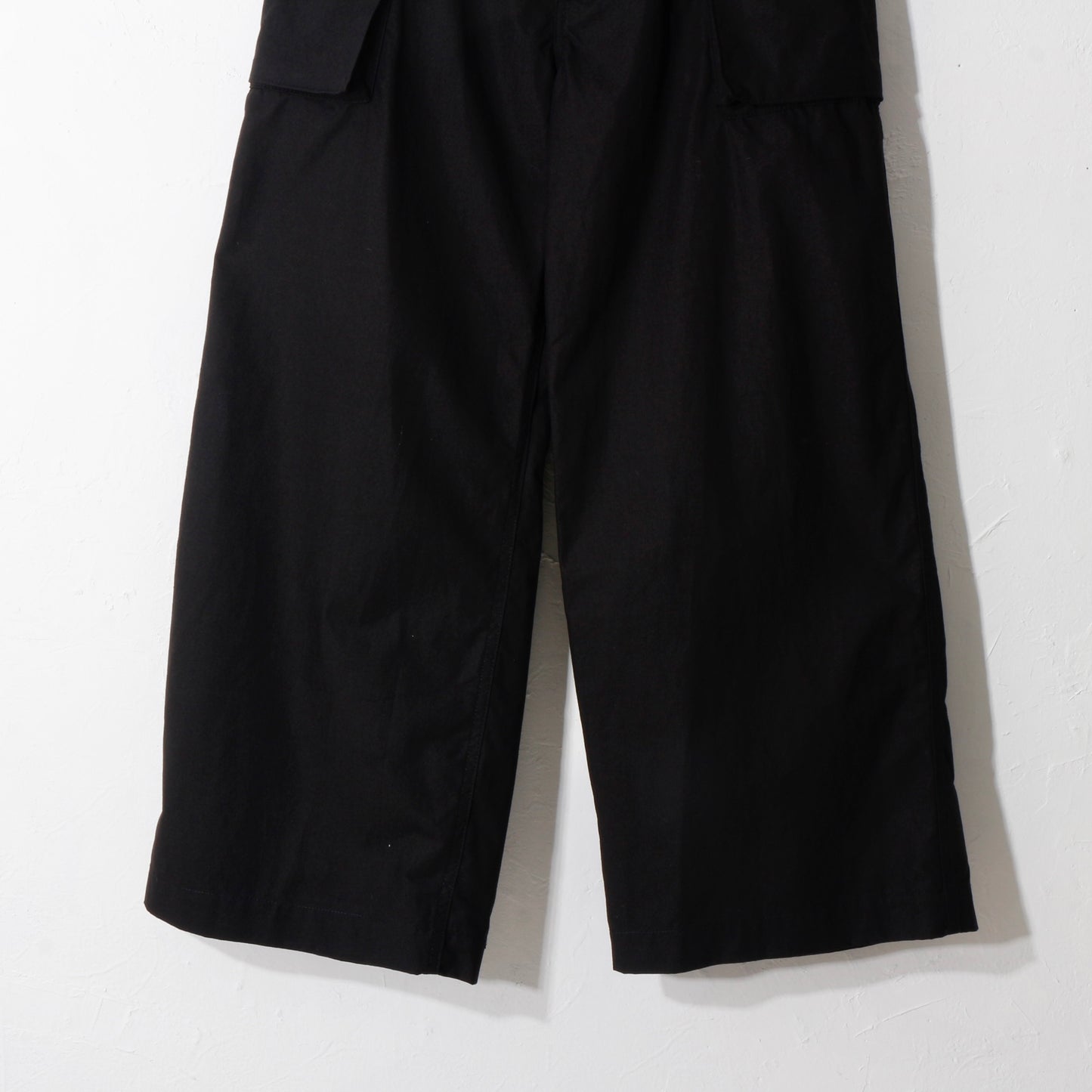 written by / multi pocket pants / bk