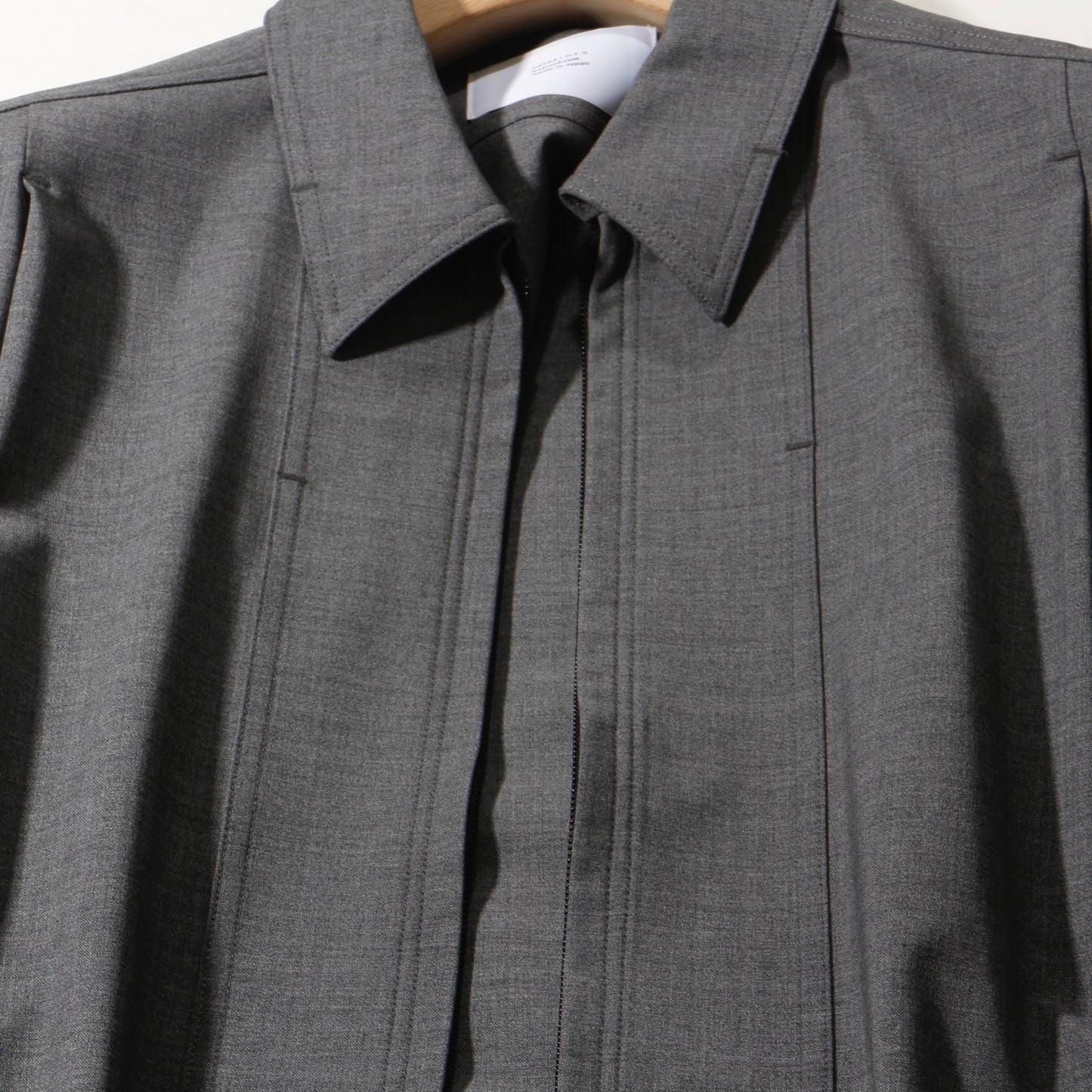 Window_Over_Shirts / grey