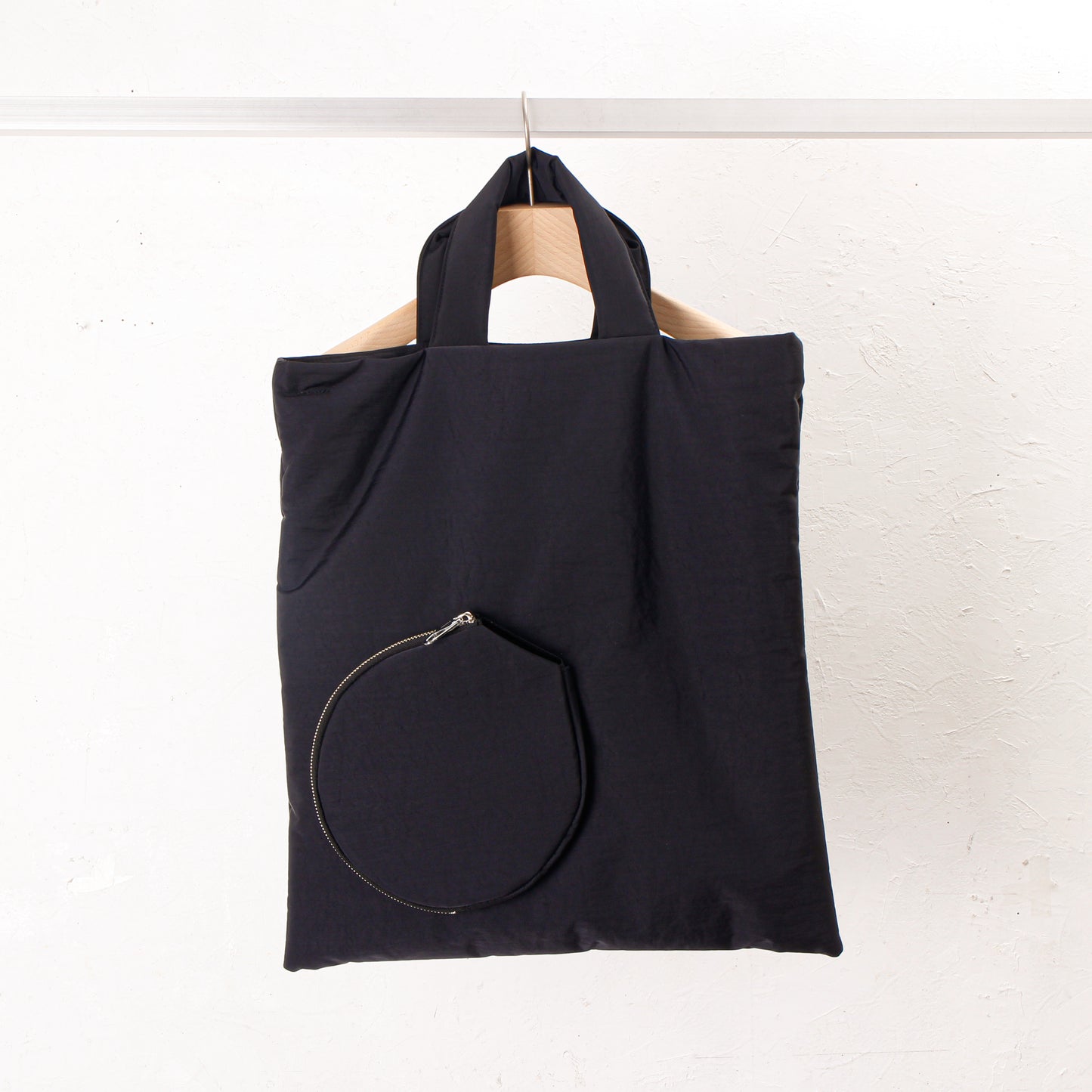 PING-PONG PADDED TOTE / black