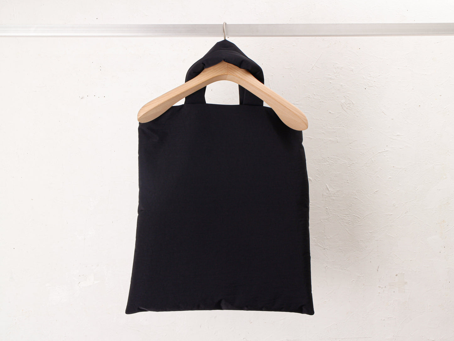 PING-PONG PADDED TOTE / black