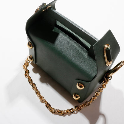 LEATHER CAKE BAG / moss green