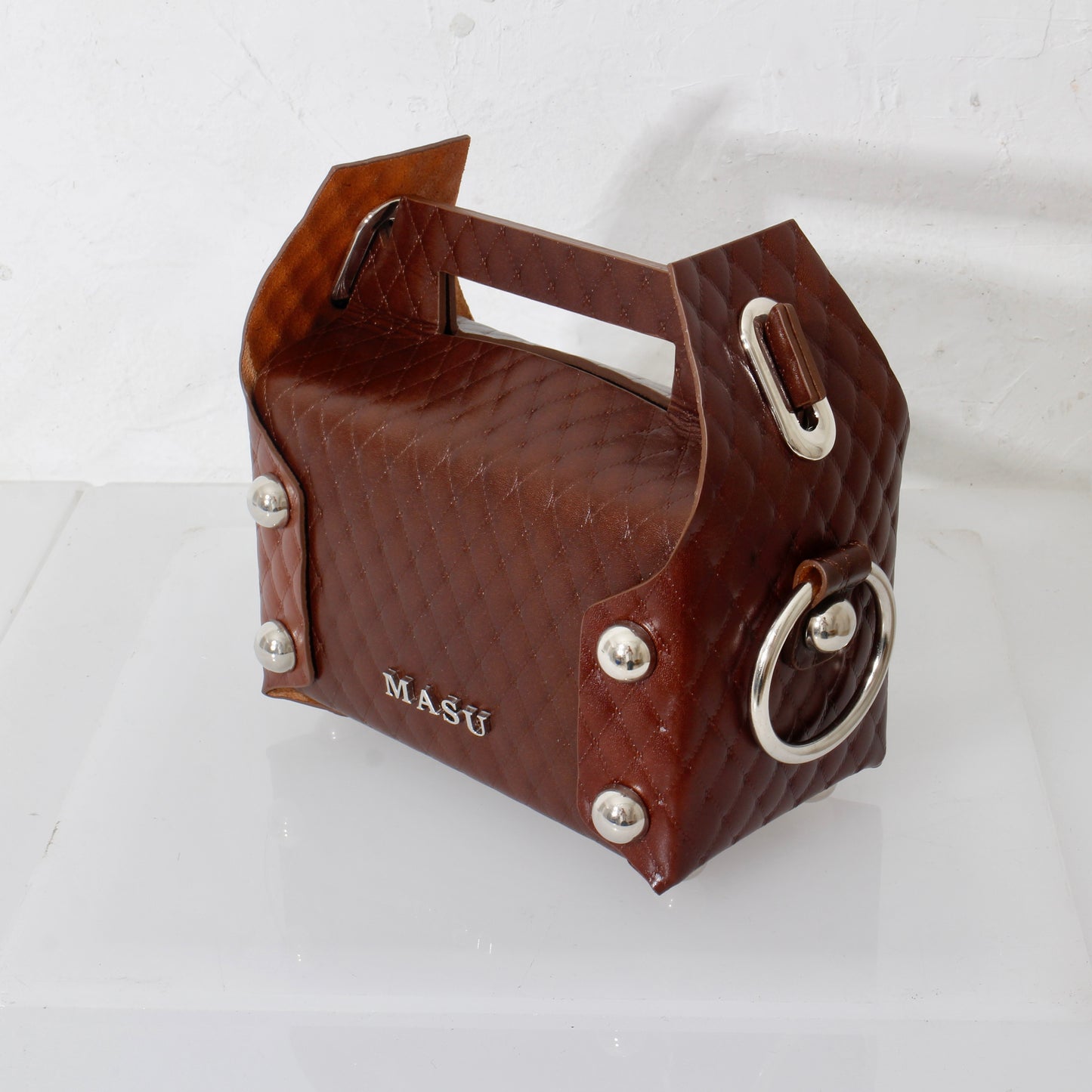LEATHER CAKE BAG / brown