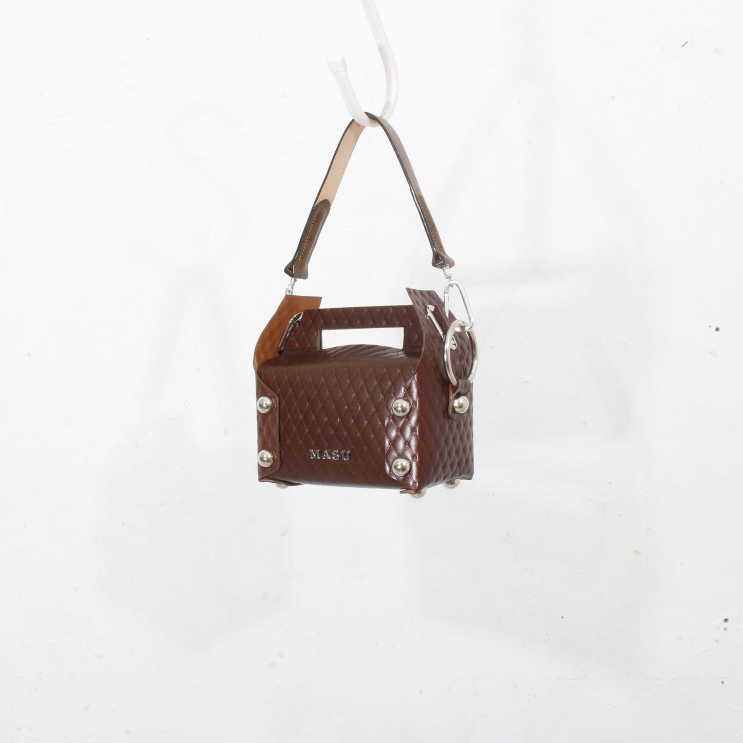 LEATHER CAKE BAG / brown