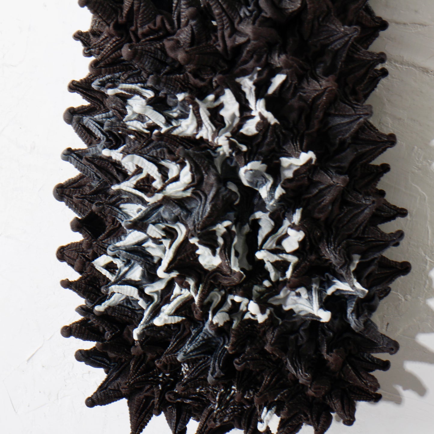 SPIKY NEWTON BAG / black