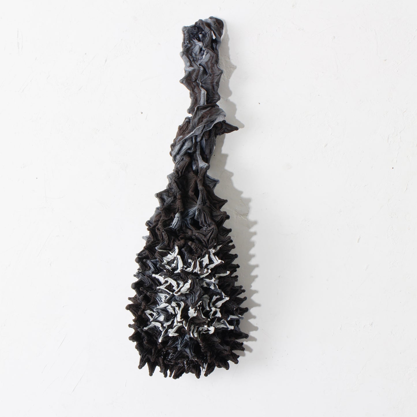 SPIKY NEWTON BAG / black