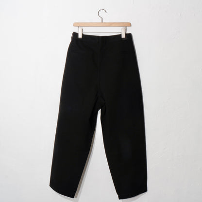TWILL PLEATED PANTS　/ black