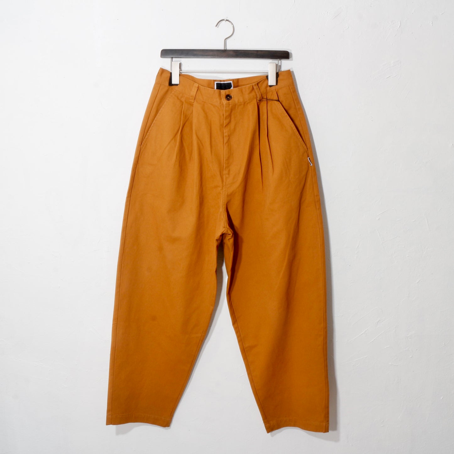 TWILL PLEATED PANTS　/ brown