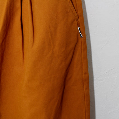 TWILL PLEATED PANTS　/ brown