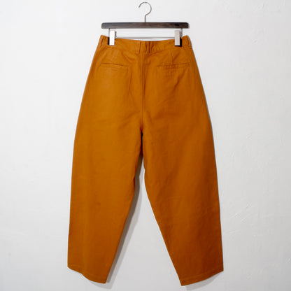 TWILL PLEATED PANTS　/ brown