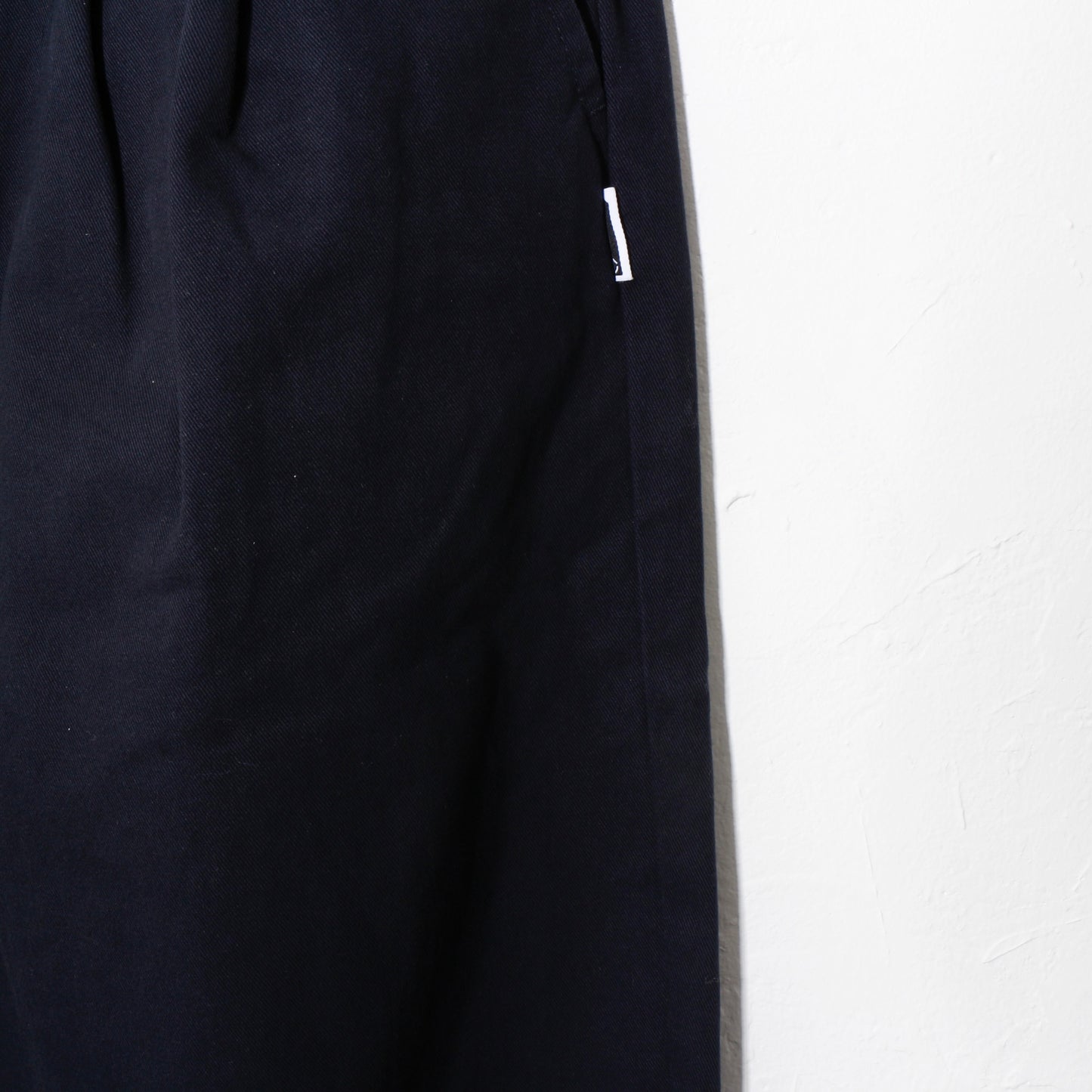 TWILL PLEATED PANTS　/ navy