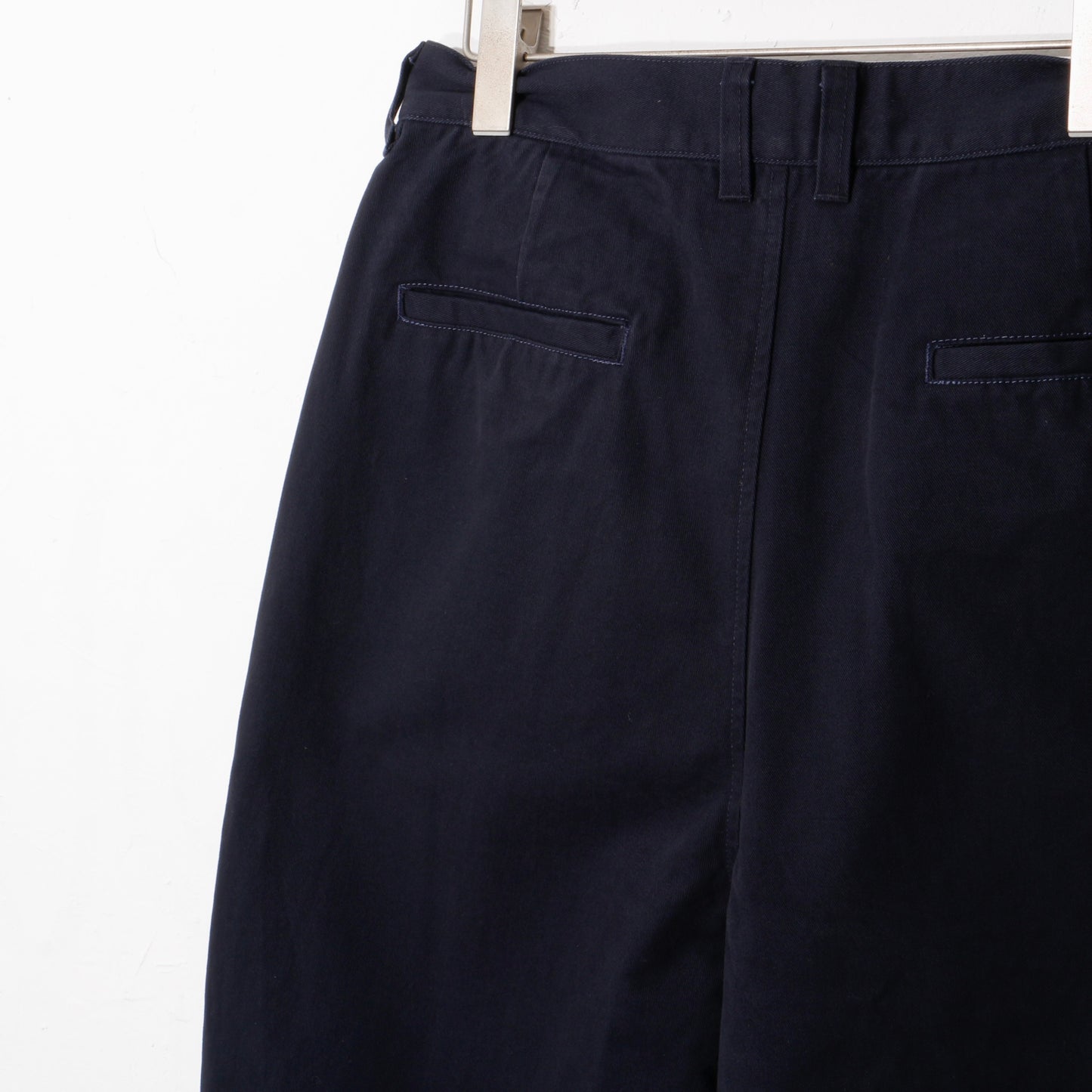 TWILL PLEATED PANTS　/ navy