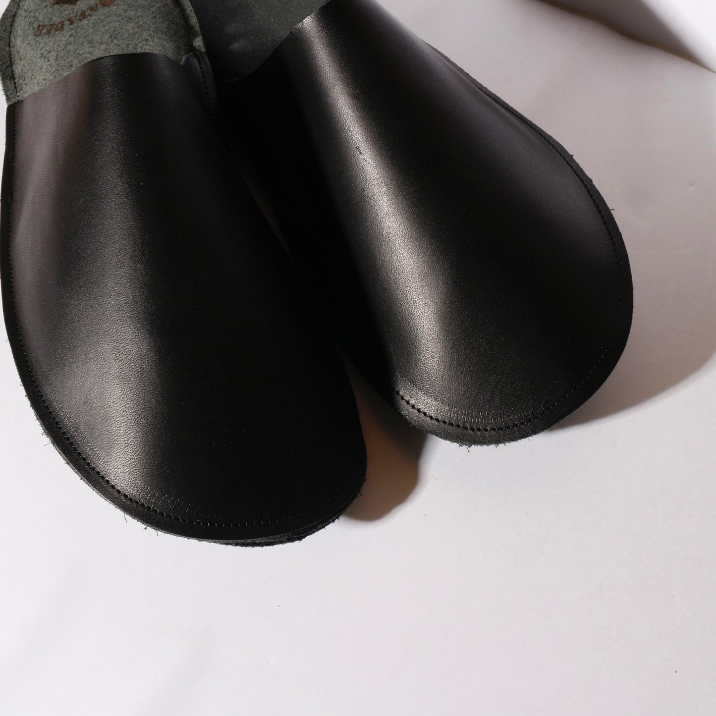eatable / slipper  / black