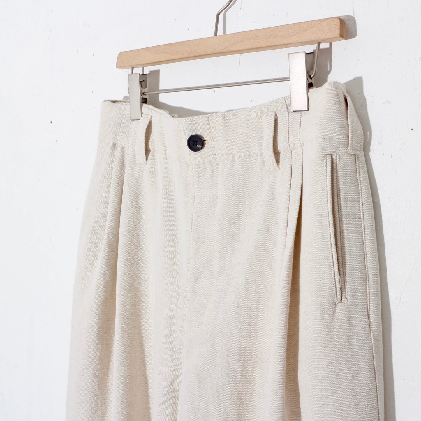Natural Dyed 2tuck Trouser/  off white