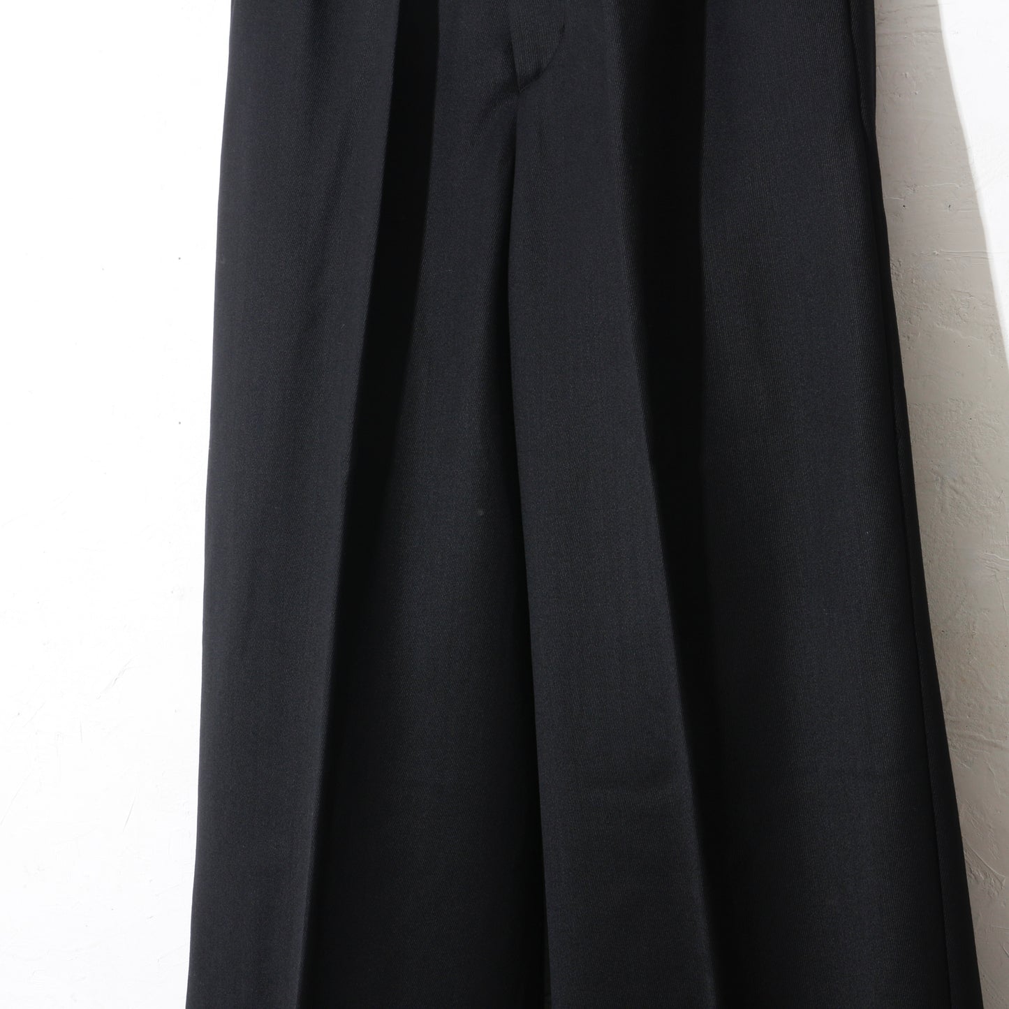 TUCKED WIDE TROUSERS / black