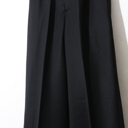 TUCKED WIDE TROUSERS / black