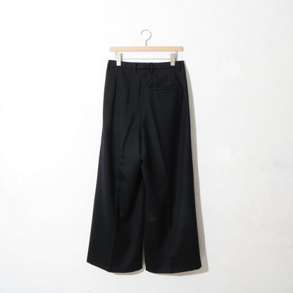 TUCKED WIDE TROUSERS / black