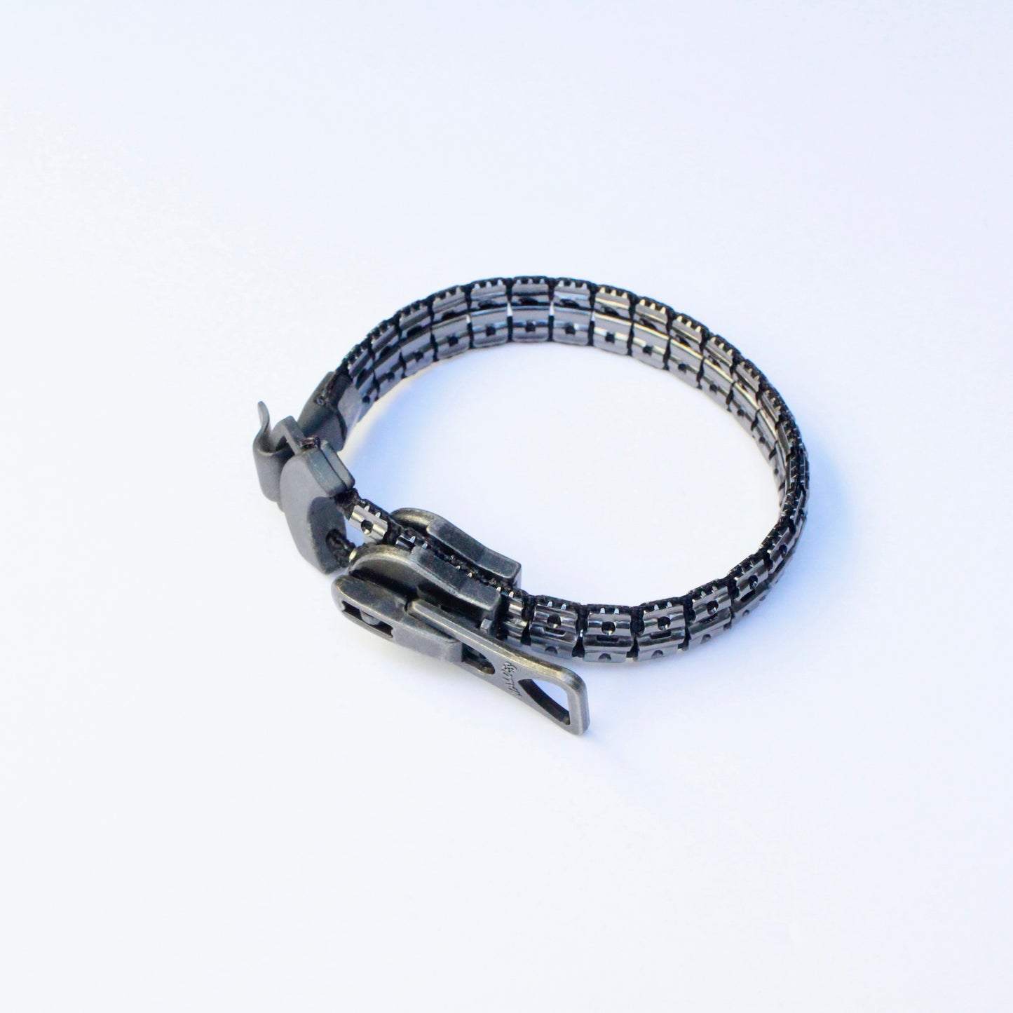 zip bracelet / gold /black / silver