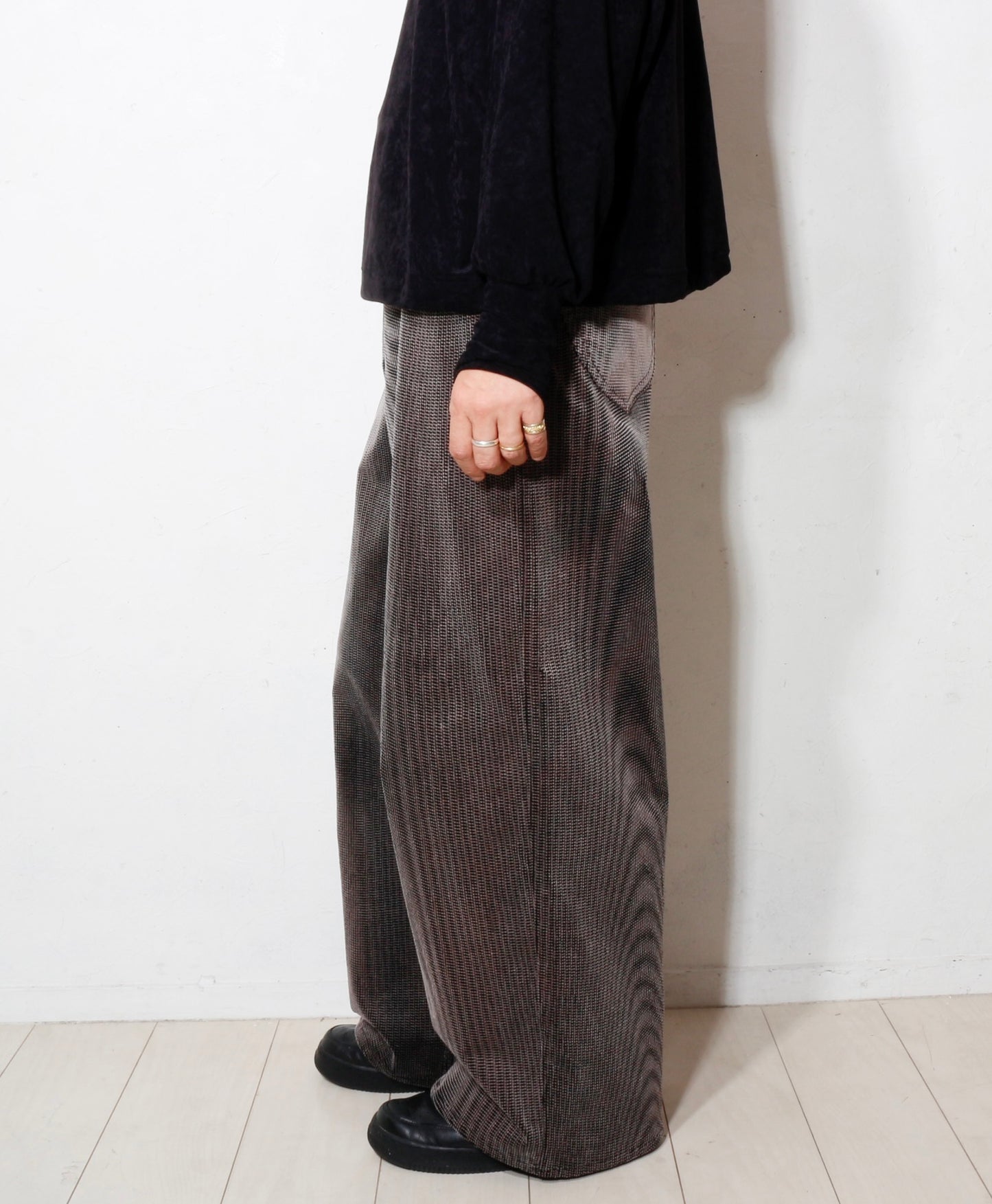 mirage_ bleach_corduroy_pants / black