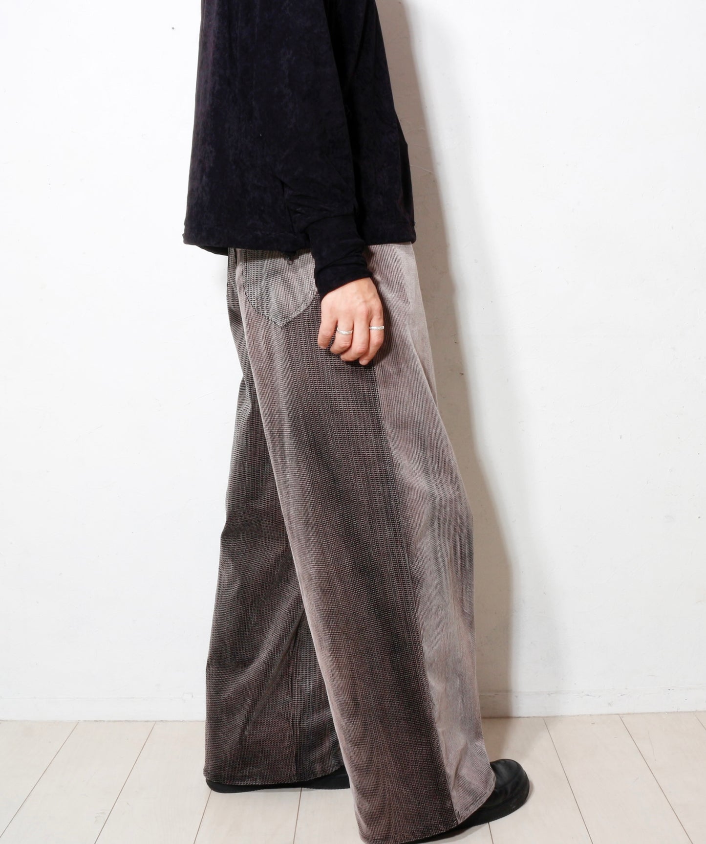 mirage_ bleach_corduroy_pants / black