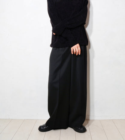 TUCKED WIDE TROUSERS / black