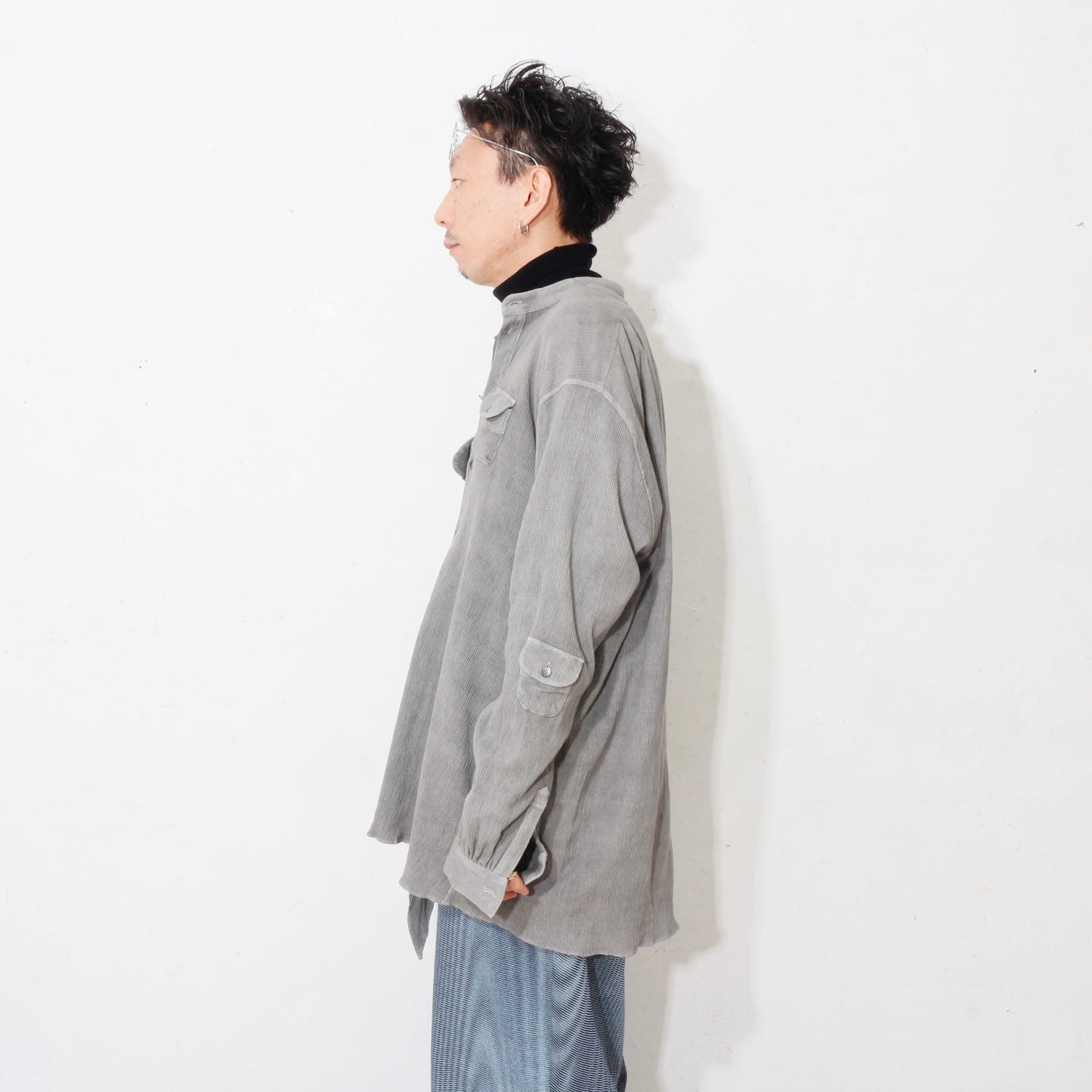 "eatable of many orders" / Celebration Scarf Shirts / charcoal