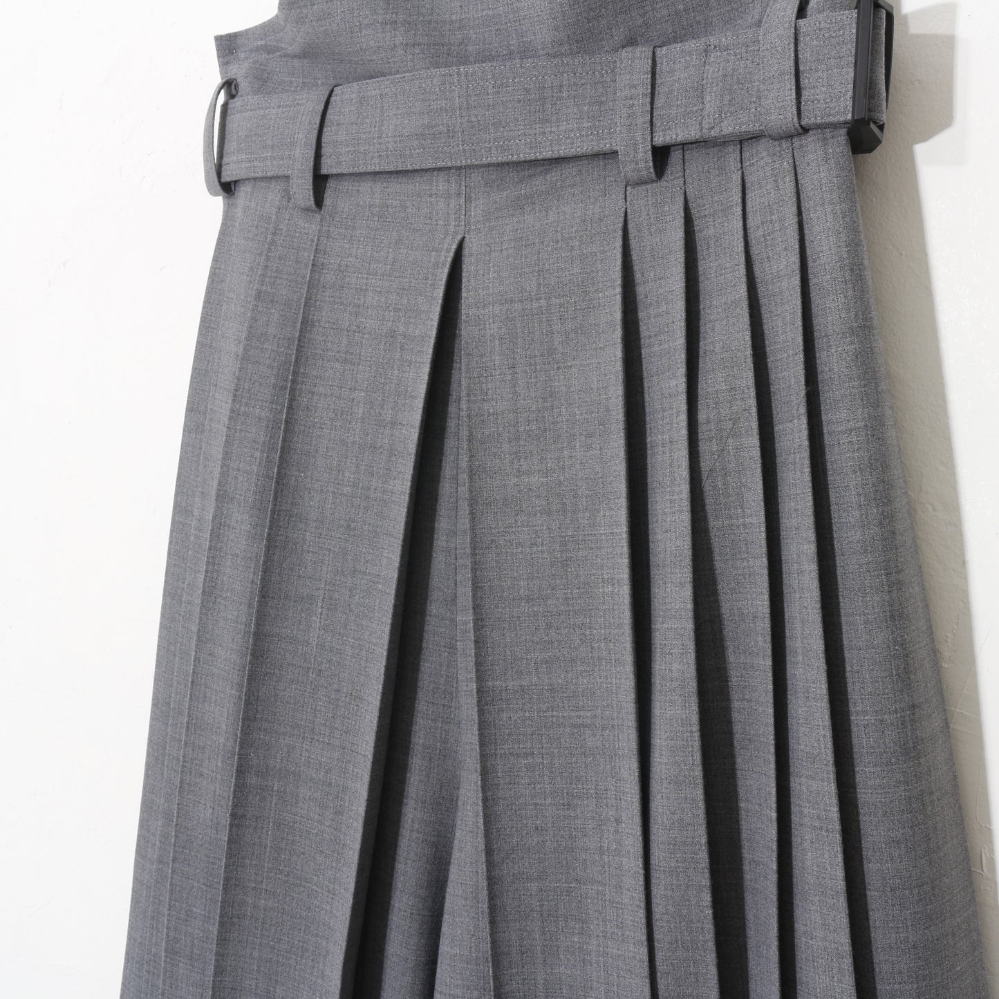 Hak_Pleats_pants / grey