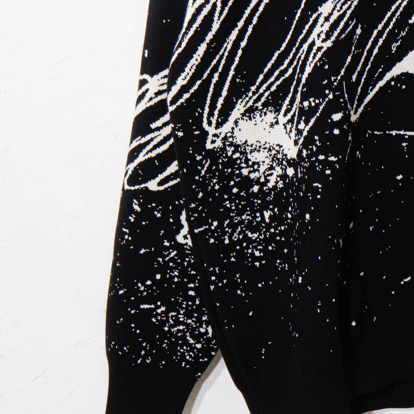 written by /drawing motif knit / black