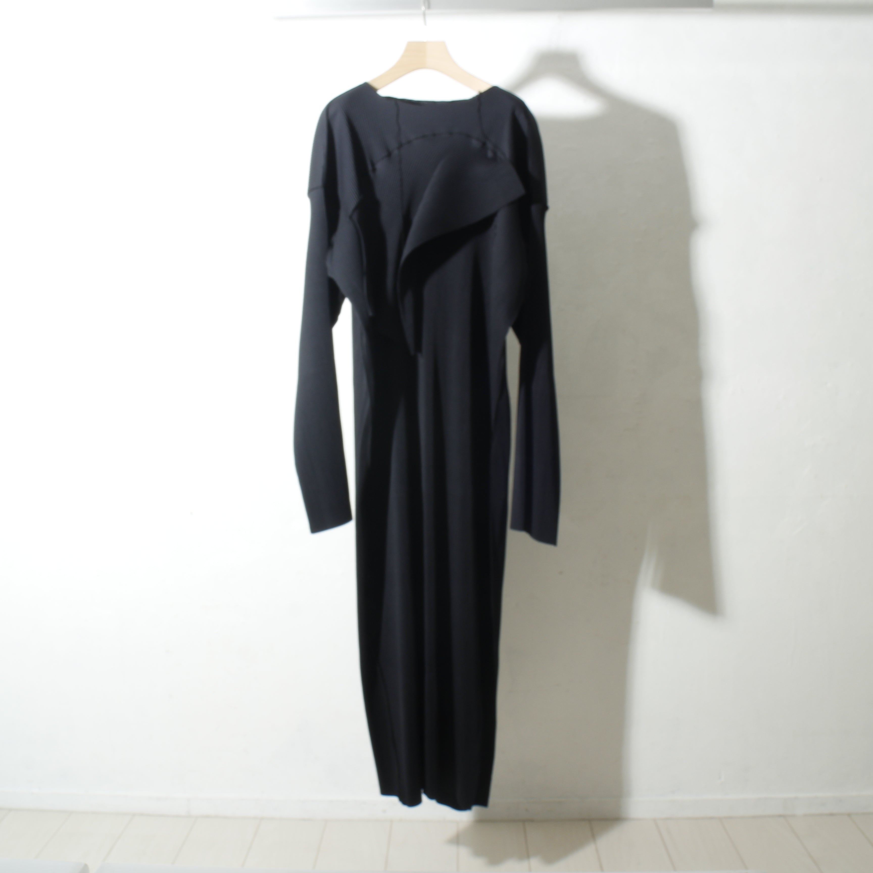 to do /wave long sleeve big dress / black – MIKIRIHASSHIN OFFICIAL