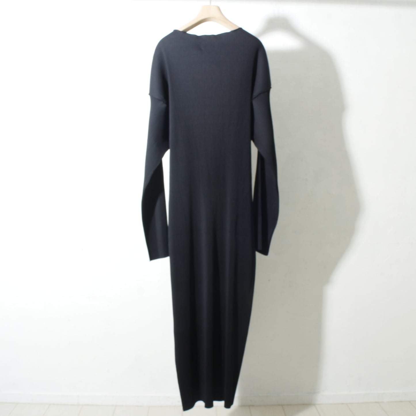 to do /wave long sleeve big dress / black