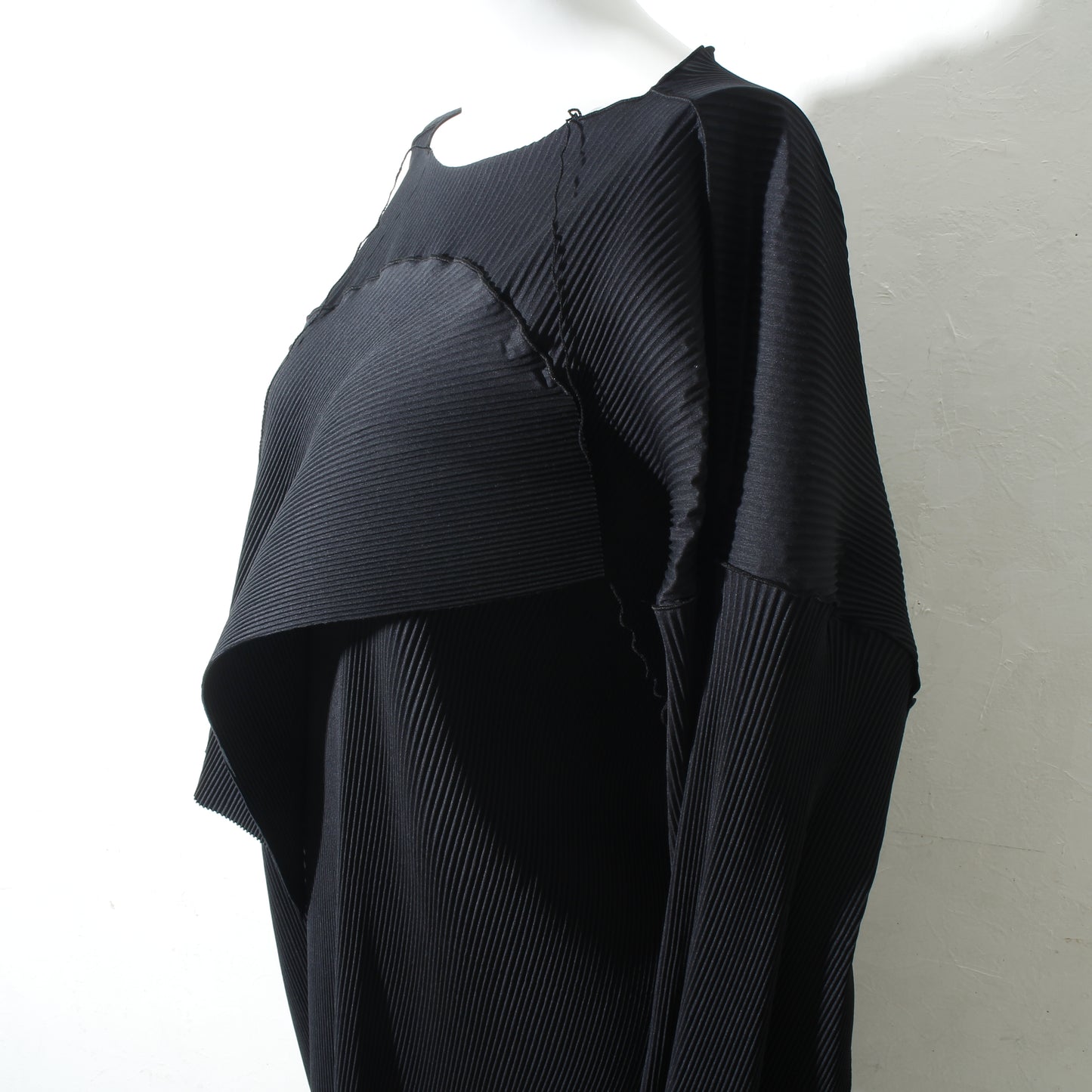 to do /wave long sleeve big dress / black