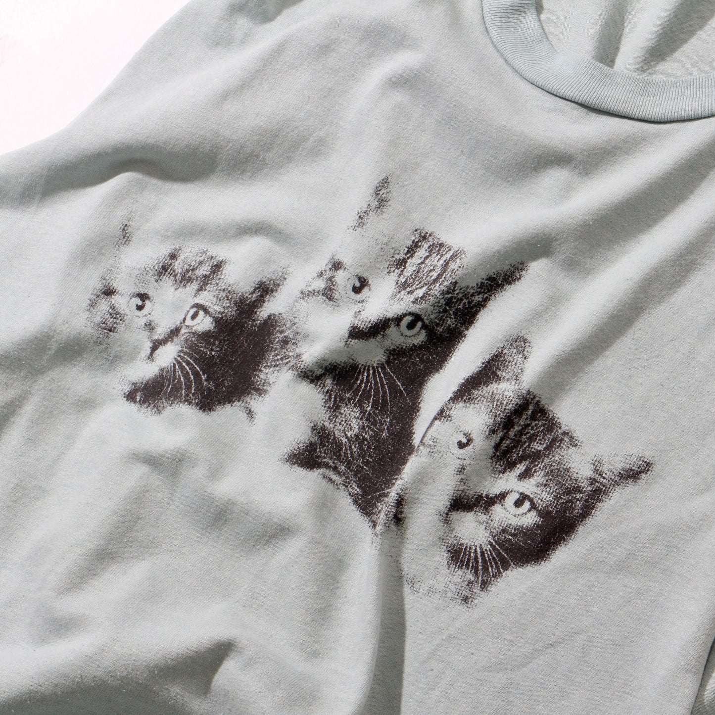 バックヤード / 3匹の猫ちゃん　cut off tee