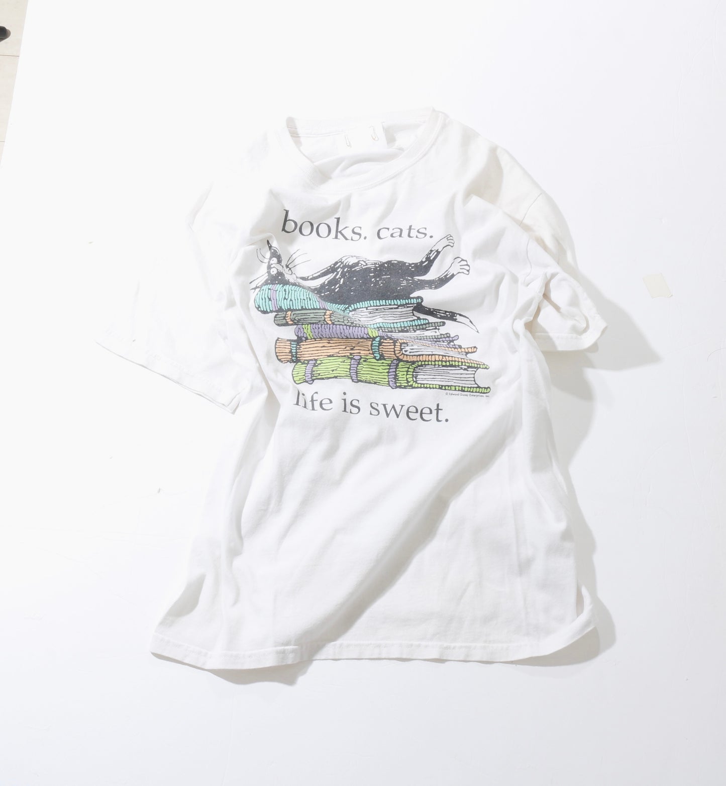 バックヤード / 本と猫のTEE