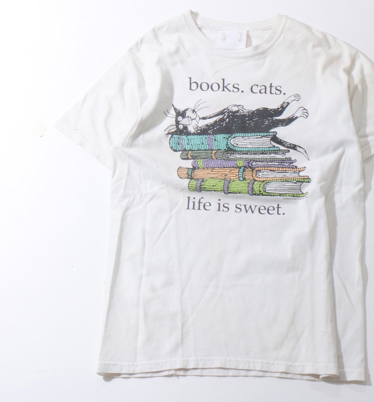 バックヤード / 本と猫のTEE