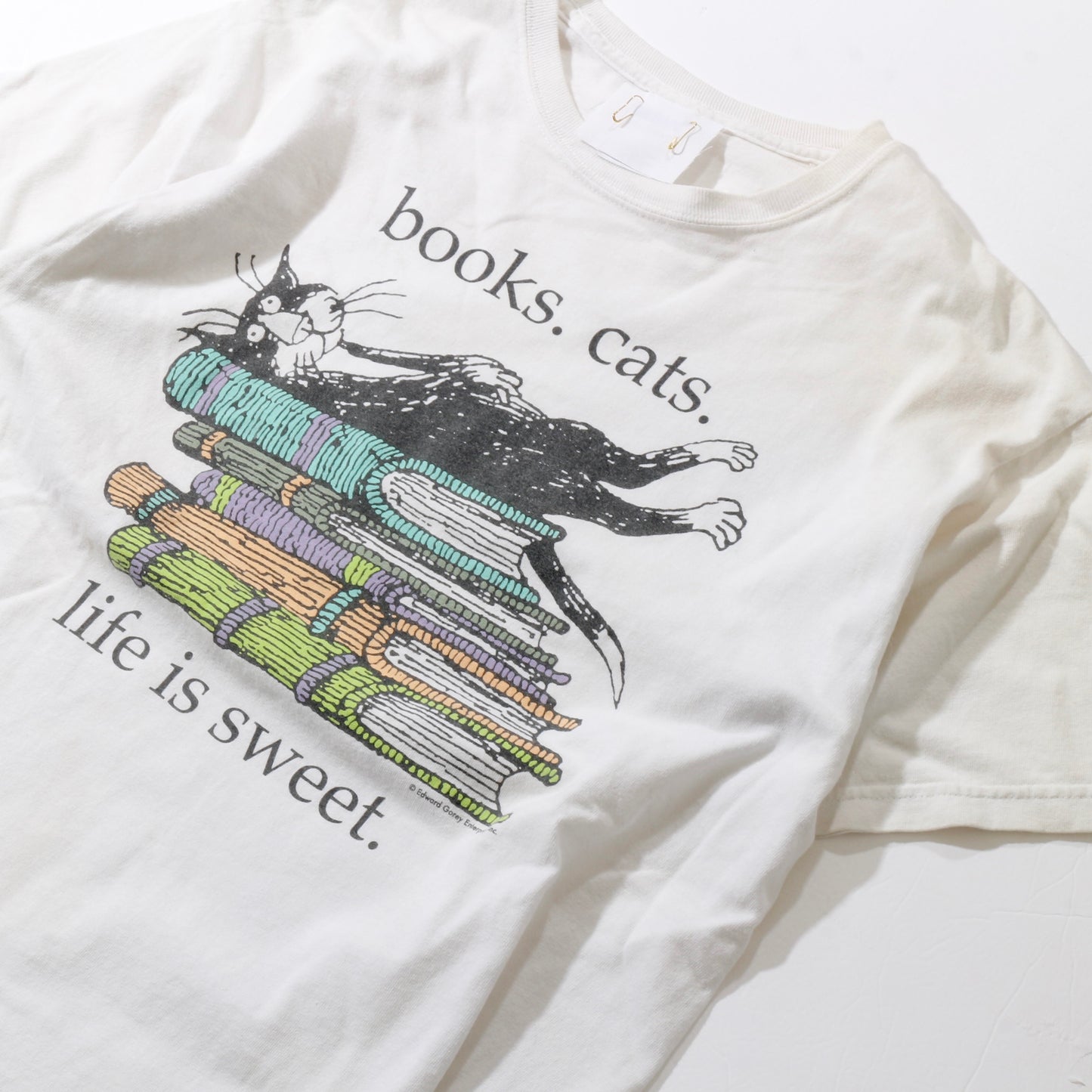 バックヤード / 本と猫のTEE