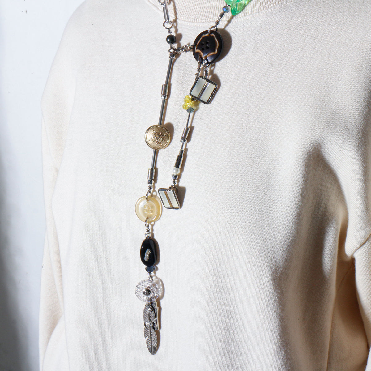 【LEO GON'DO】ROSARY Necklace No,5 GREEN GLASS / FEATHER