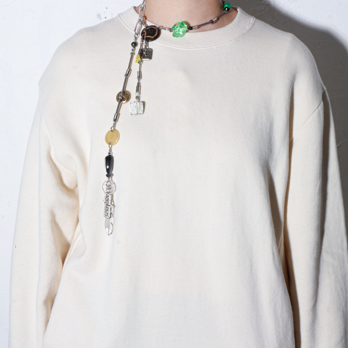【LEO GON'DO】ROSARY Necklace No,5 GREEN GLASS / FEATHER