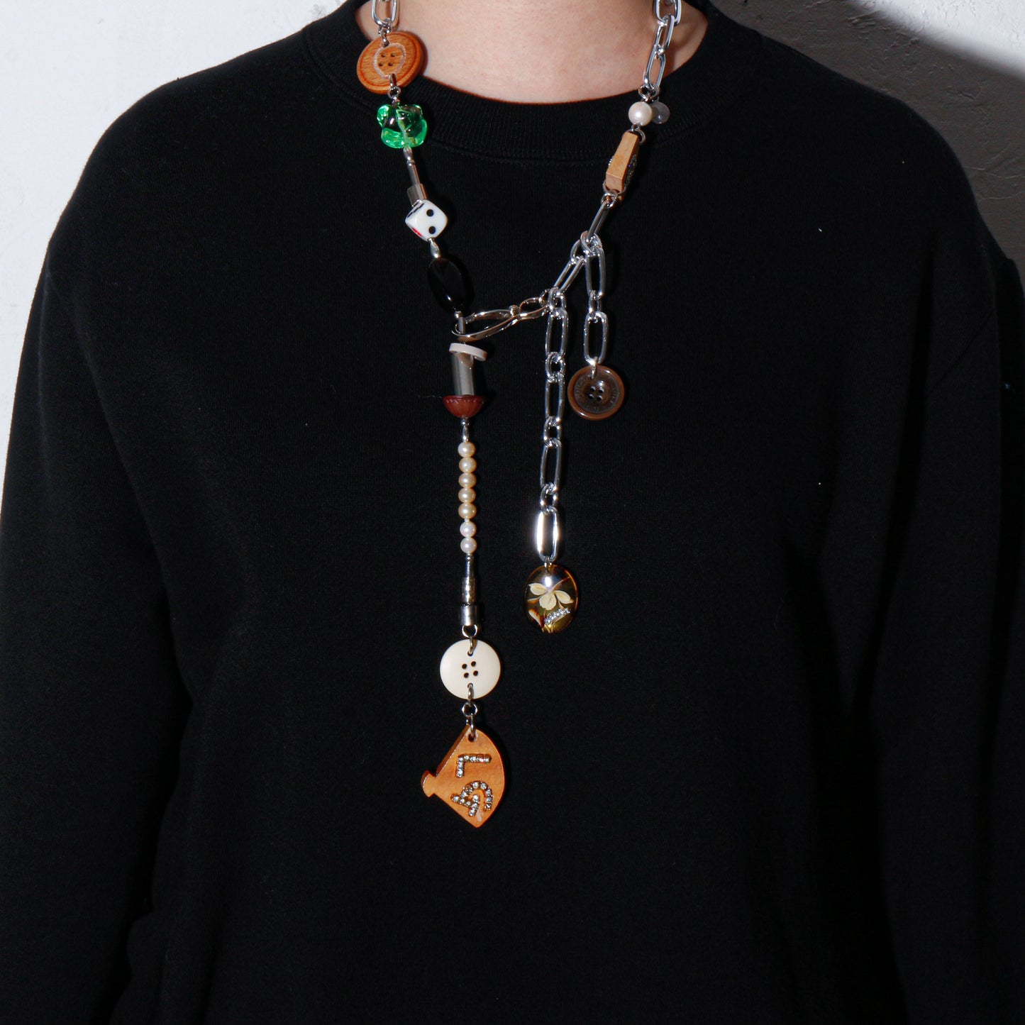 【LEO GON'DO】ROSARY Necklace No,2 WOOD BUTTON / GREEN GLASS