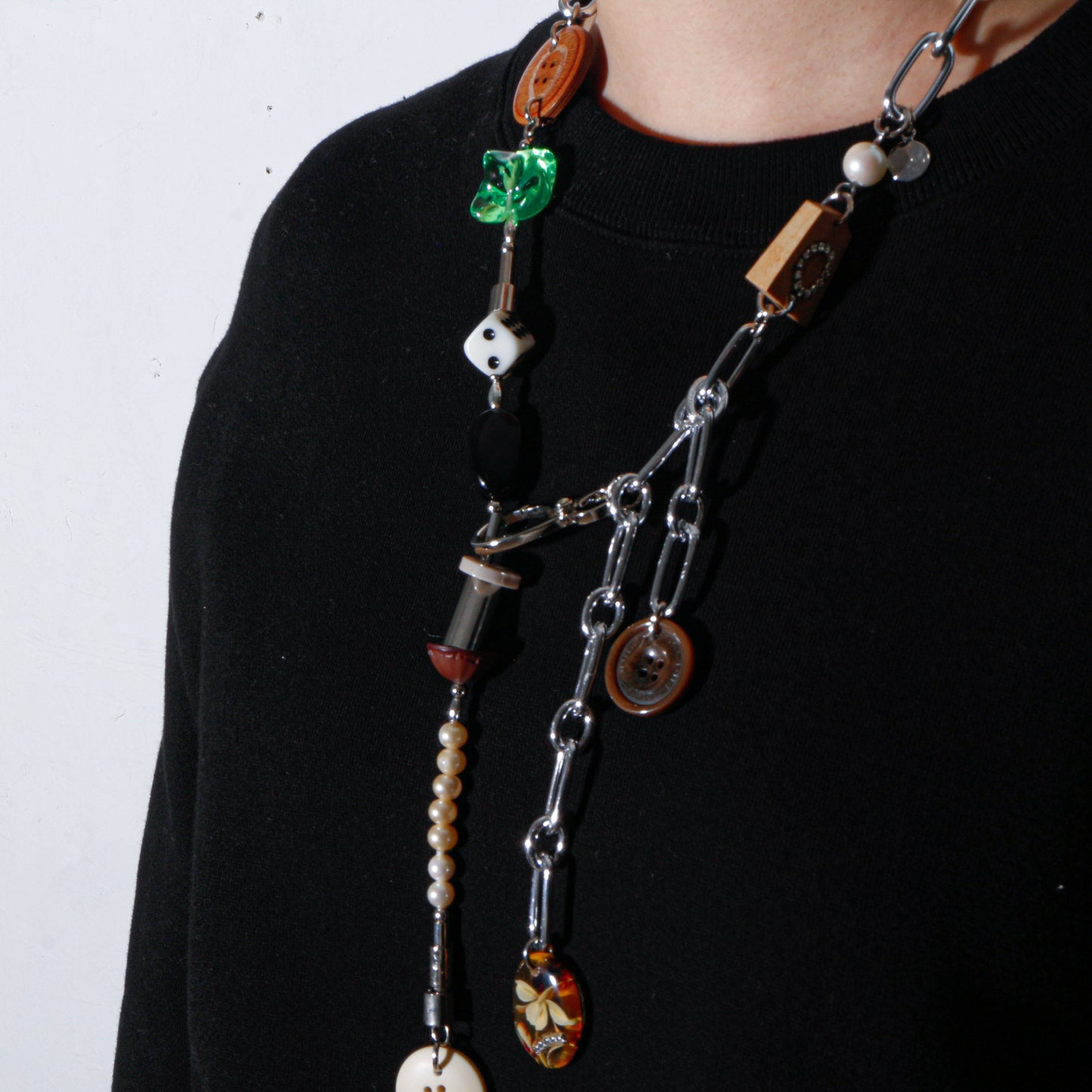 【LEO GON'DO】ROSARY Necklace No,2 WOOD BUTTON / GREEN GLASS
