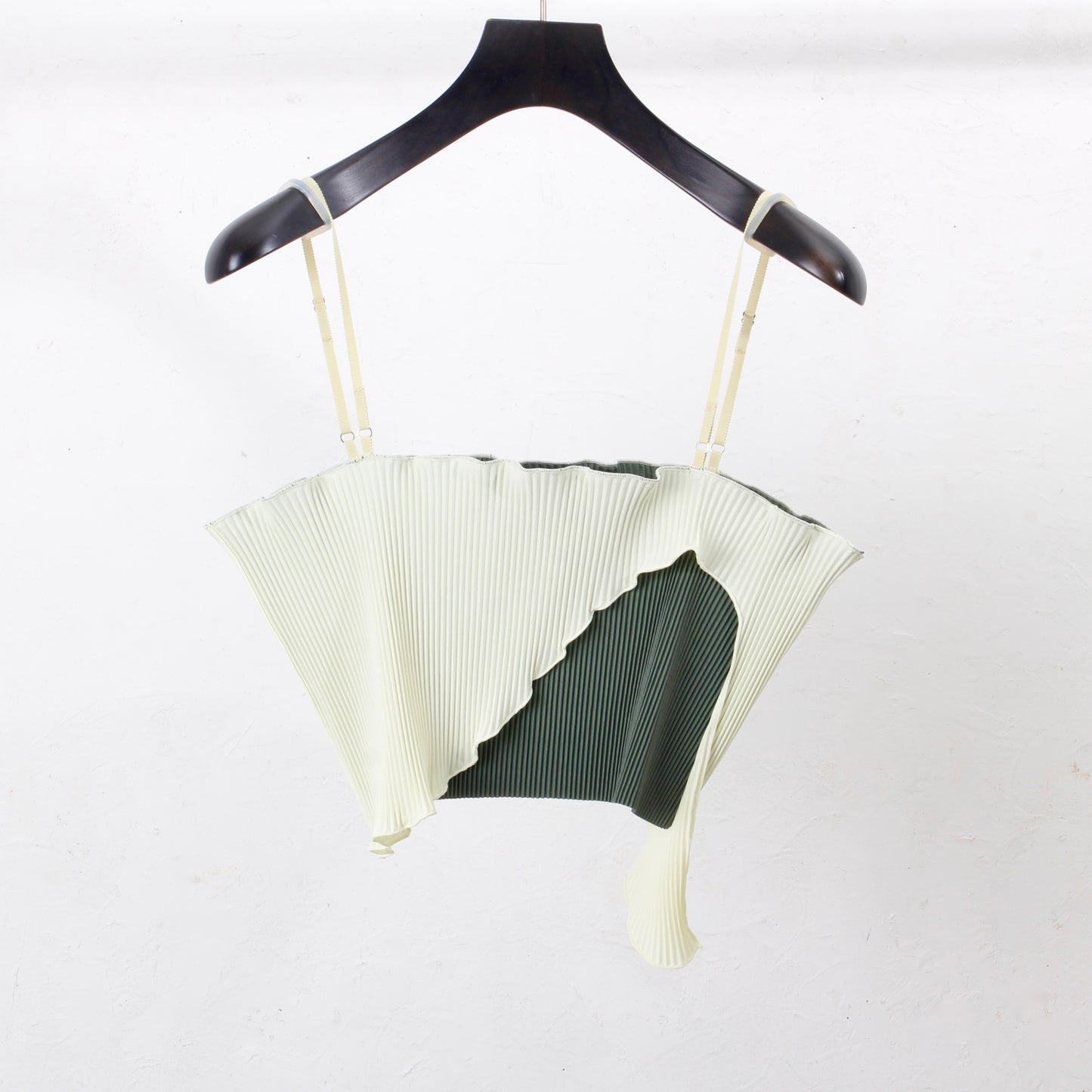 to do kotohayokozawa / feering wave camisole / khaki