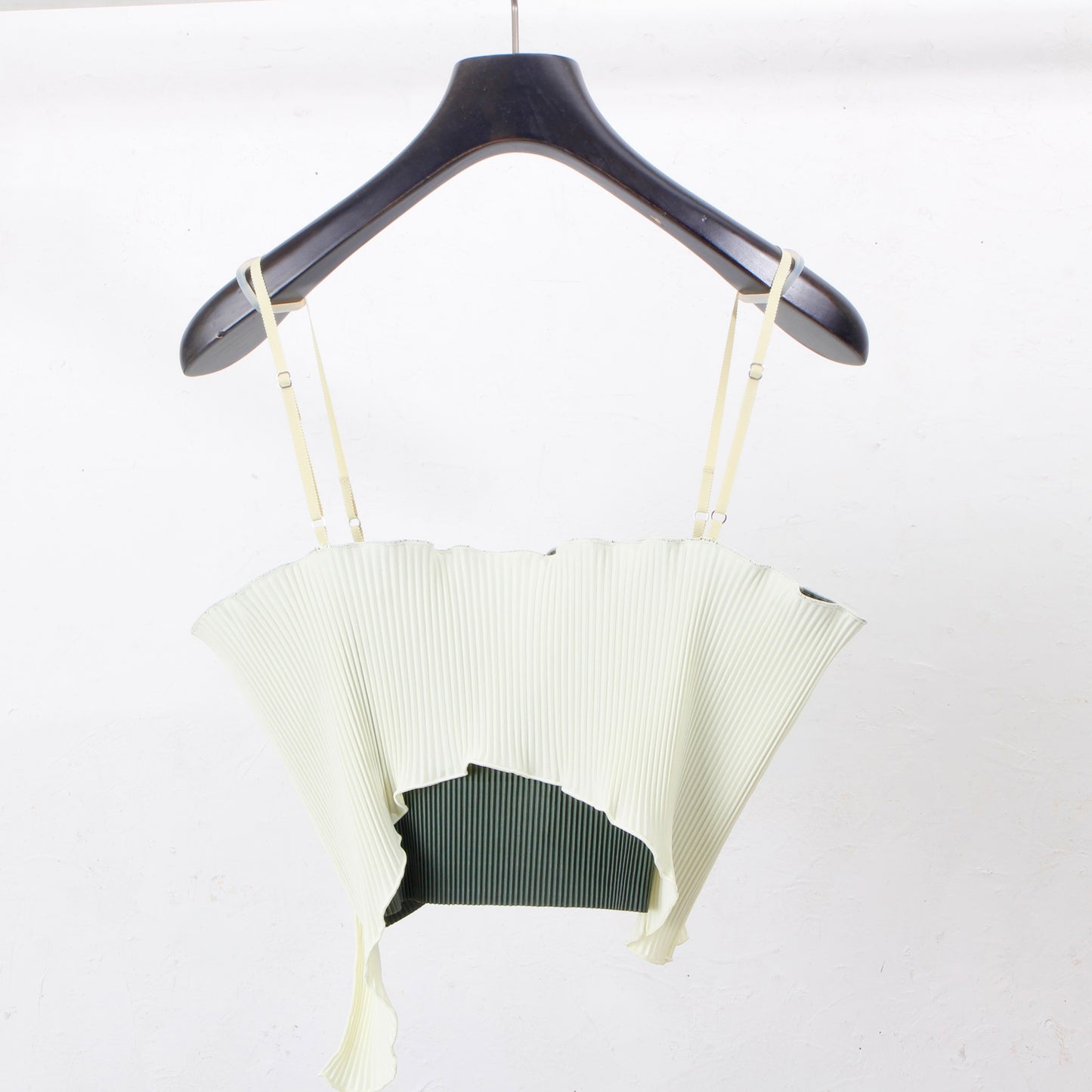 to do kotohayokozawa / feering wave camisole / khaki