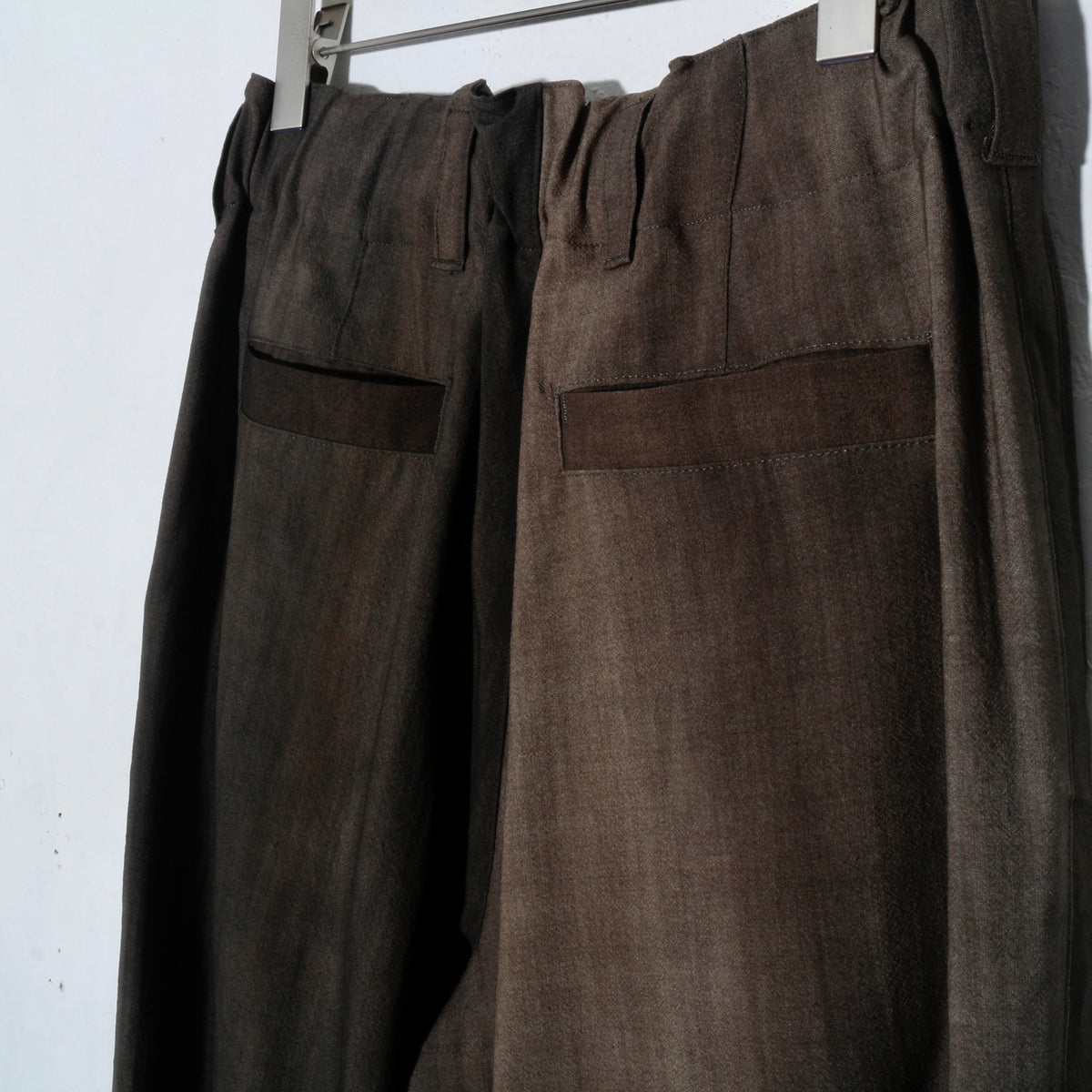 Uneven Dyed 2Tuck Trousers / charcoal