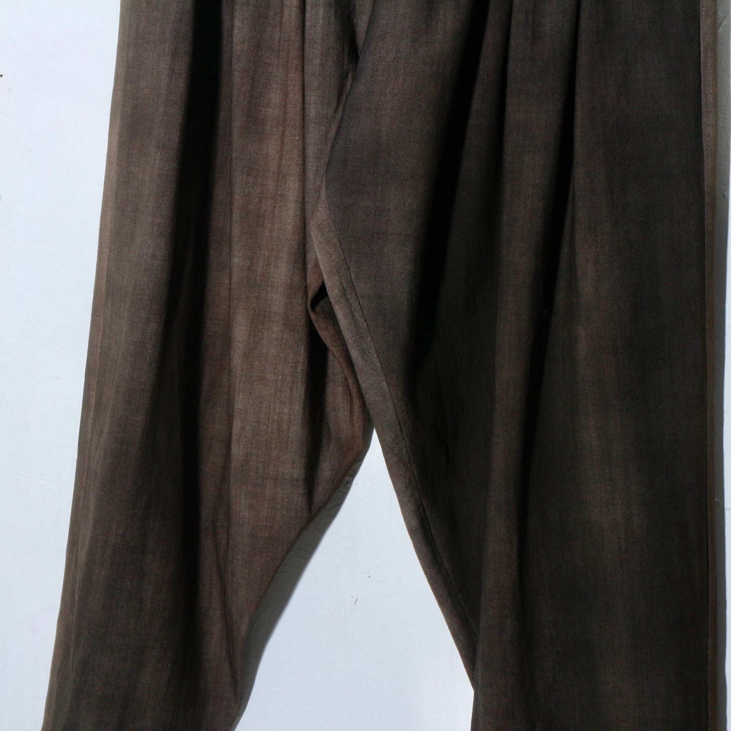 Uneven Dyed 6tuck Pants / charcoal