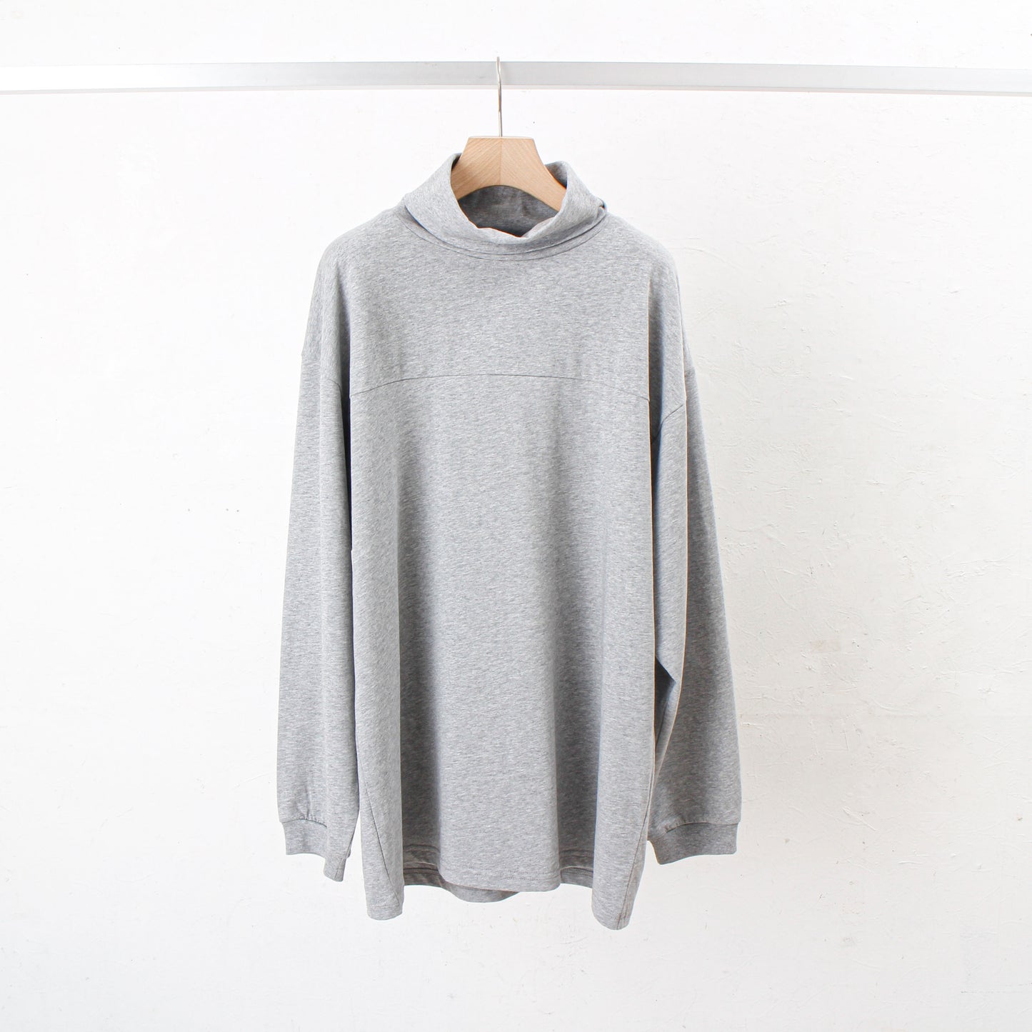 PANEL NECK L/S TEE / gray